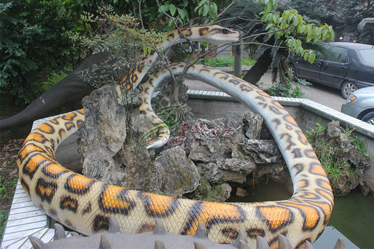 Remote Control Lifelike Animatronic Snake Boa Constrictor 110 / 220V AC Powered