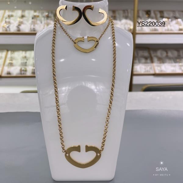 Buy cheap Trendy Horseshoe Buckle Stainless Steel Jewelry Set 18k Gold Plated Necklace Bracelet from wholesalers