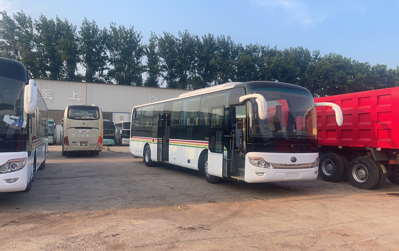 YC6S330-30 Engine Model 55 Seats Used Double Decker Coach Bus with ABS Equipped in B2B