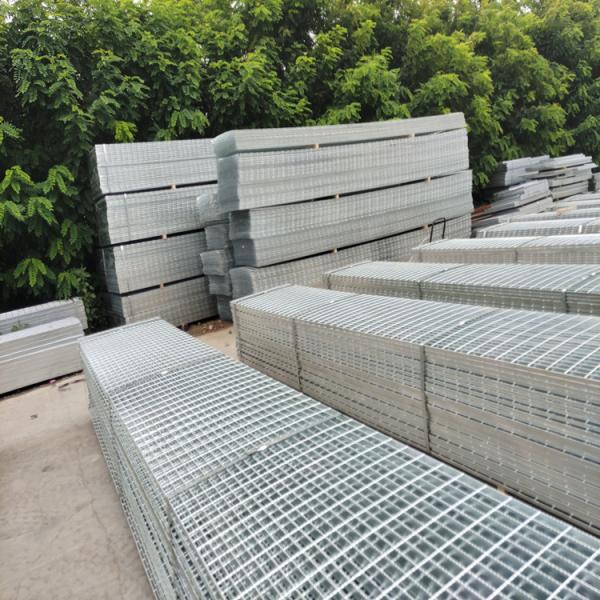 Buy cheap 253/30/100 Carbon Hdg Steel Grating Rainwater Drainage from wholesalers