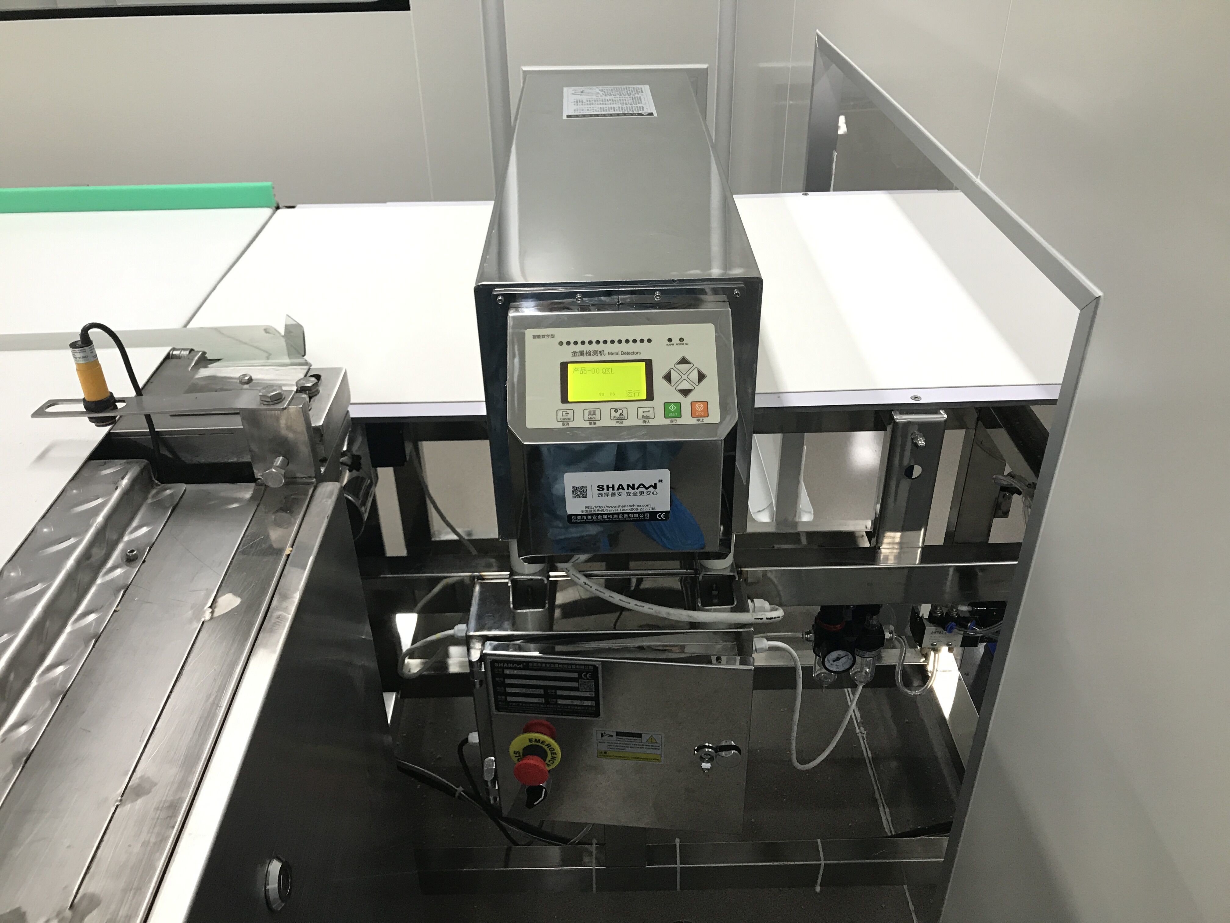 Yellow Food Grade Metal Detector For Slag Processing , Building Material Recycling