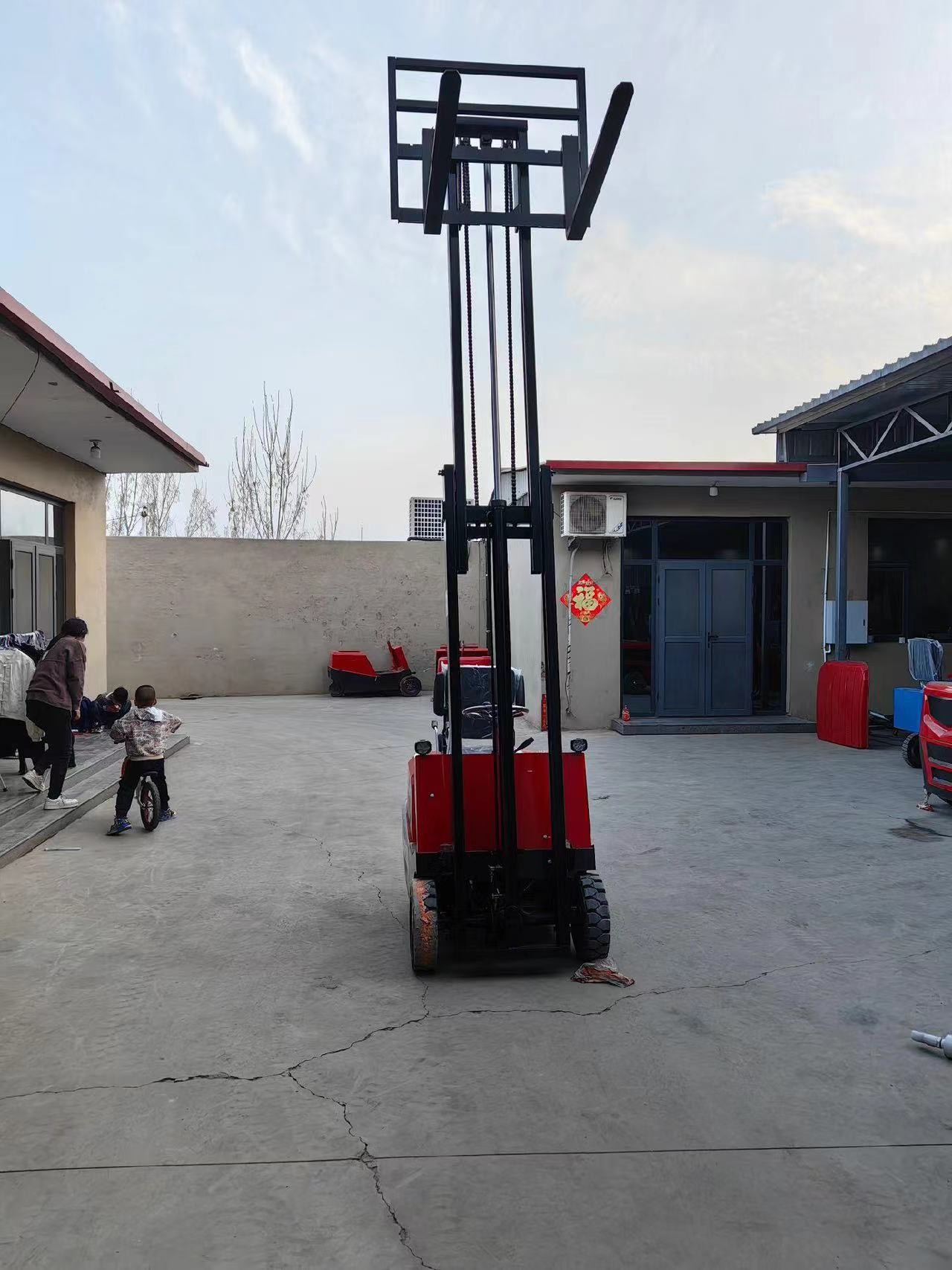 1Ton Compact Electric Forklift Solid Tires 1.2m Fork Length 3 Stage Forklift