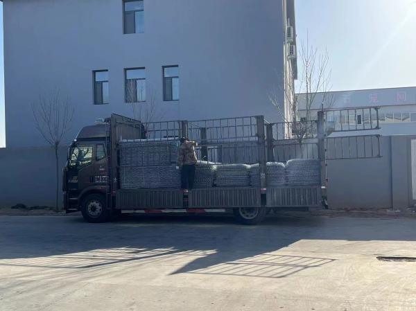 Quality Galvanized Steel High Tensile Strength Gabion Basket Mesh 40-400g/m2 Zinc Coating White/Black for sale