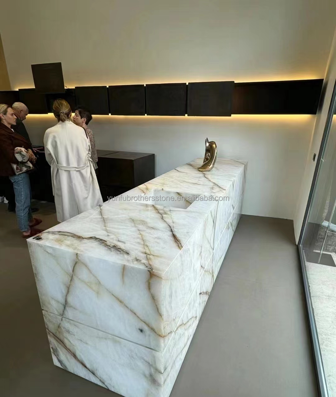 Translucent Cristallo Countertop Onyx Marble Table in Modern Design for Luxury Dining