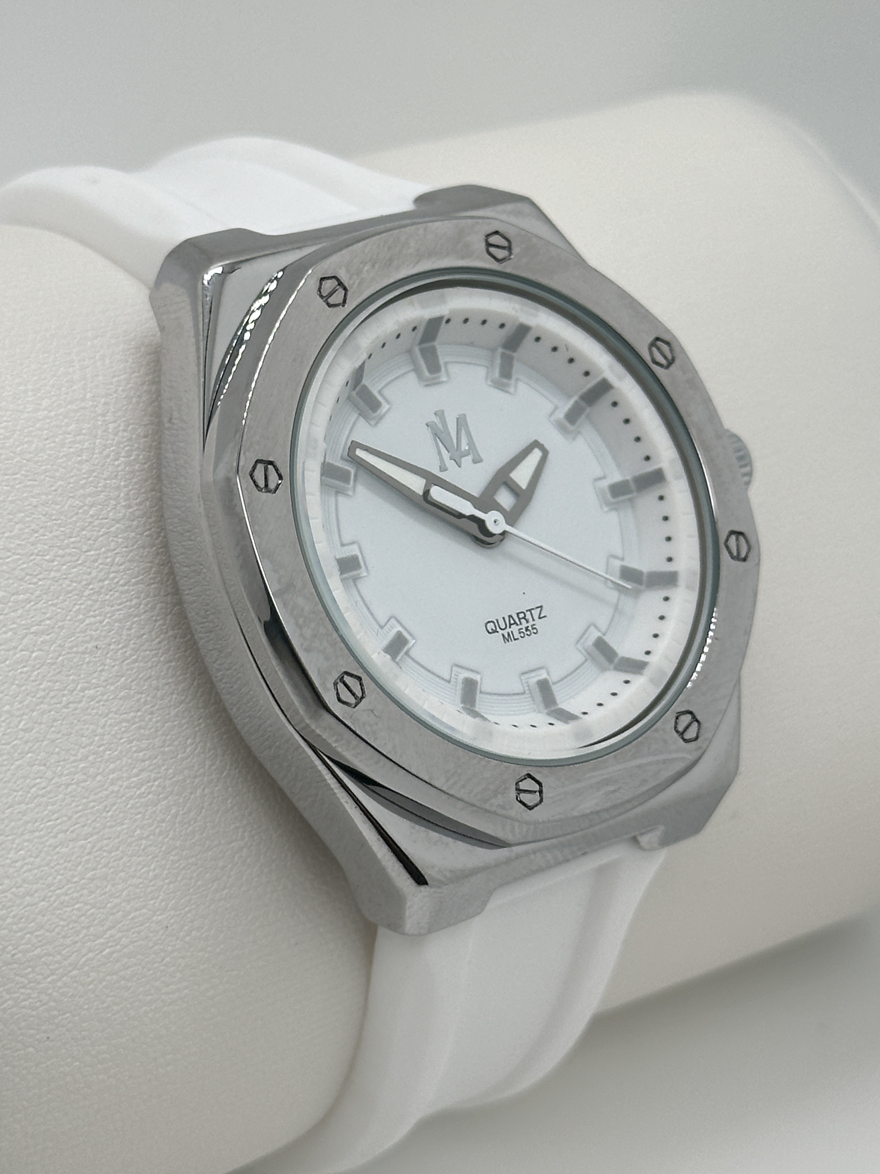 30 Meters Water Resistant Wrist Watches With Silicone Strap Chronograph Date Display