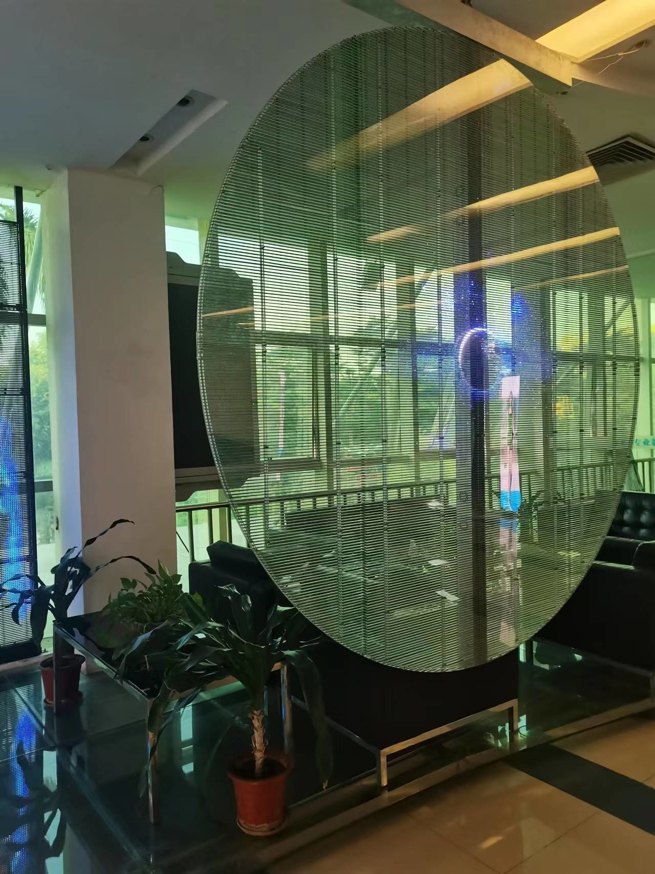 P3.91 - 7.82mm Outdoor Transparent Led Screen High Brightness 3840Hz High Refresh Rate