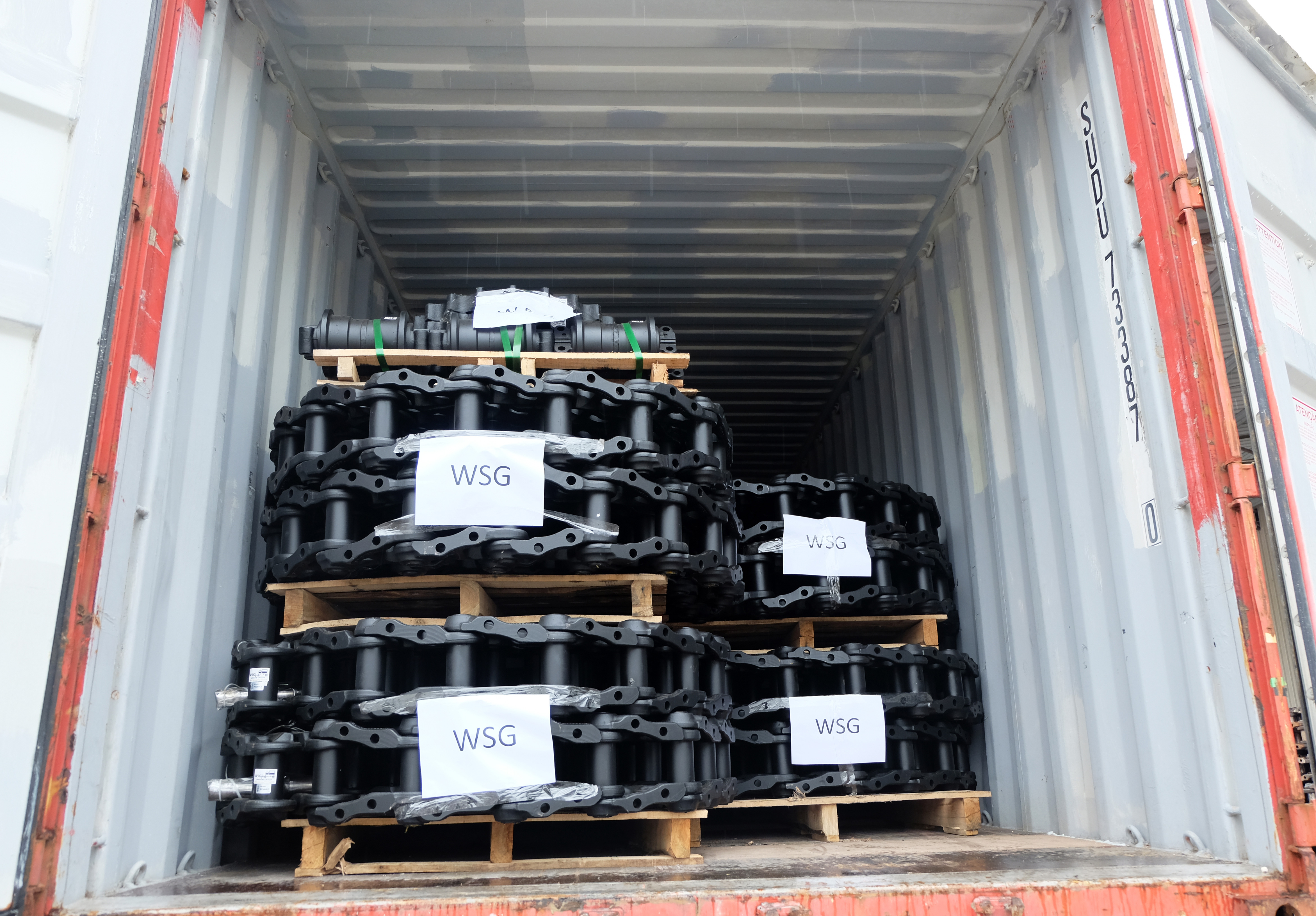Professional manufacturer of track shoe or link assembly for excavator machine Chassis parts
