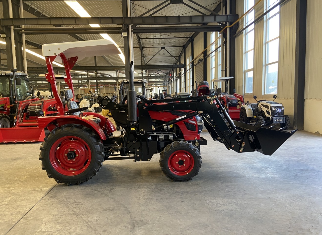 Gear Drive Wheel Tractor For Farming 2500 KG Heavy Duty Agriculture Machine CE Certified