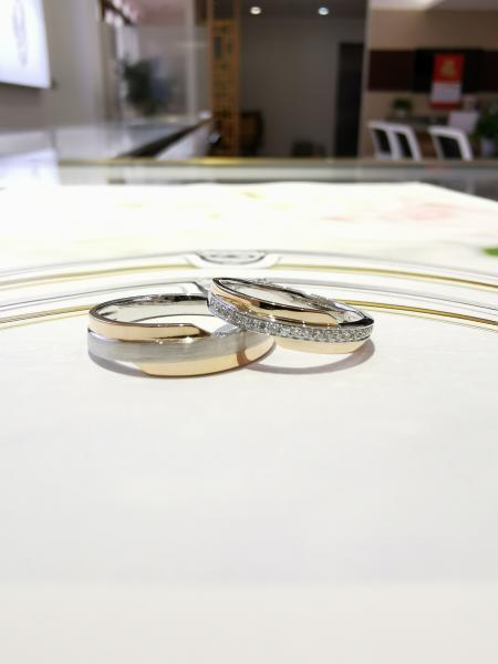 Buy cheap Delicate Stripes 9.5g 18k White Gold Engagement Ring from wholesalers