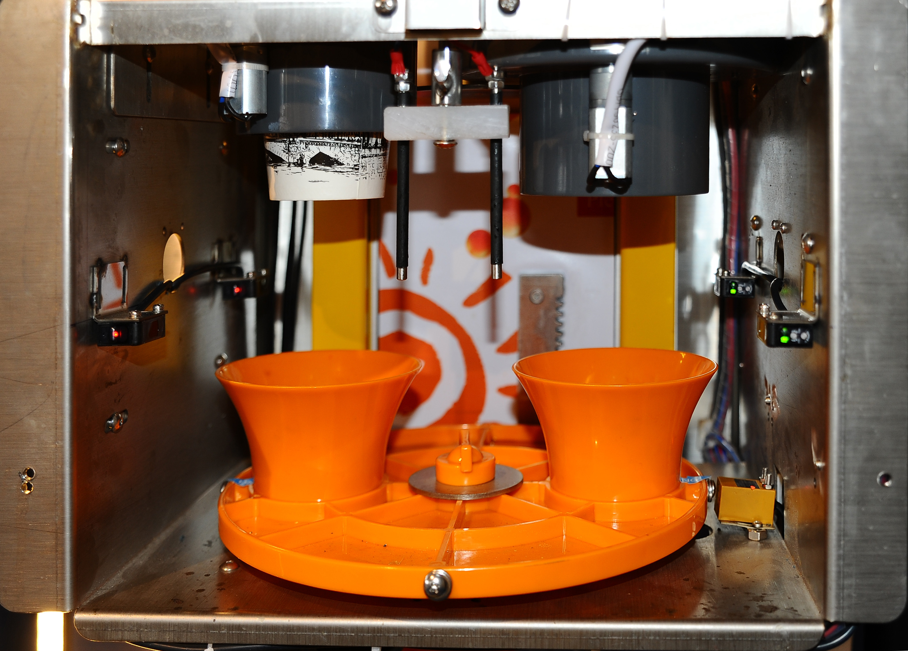 Credit Card Payment Cool Orange Lemon Lime Juice Making Juicer Vending Machine Automatic Fresh