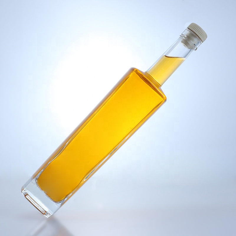 700ml High Flint Round Shape Liquor Glass Bottle with Custom Logo and Cork Top Finish