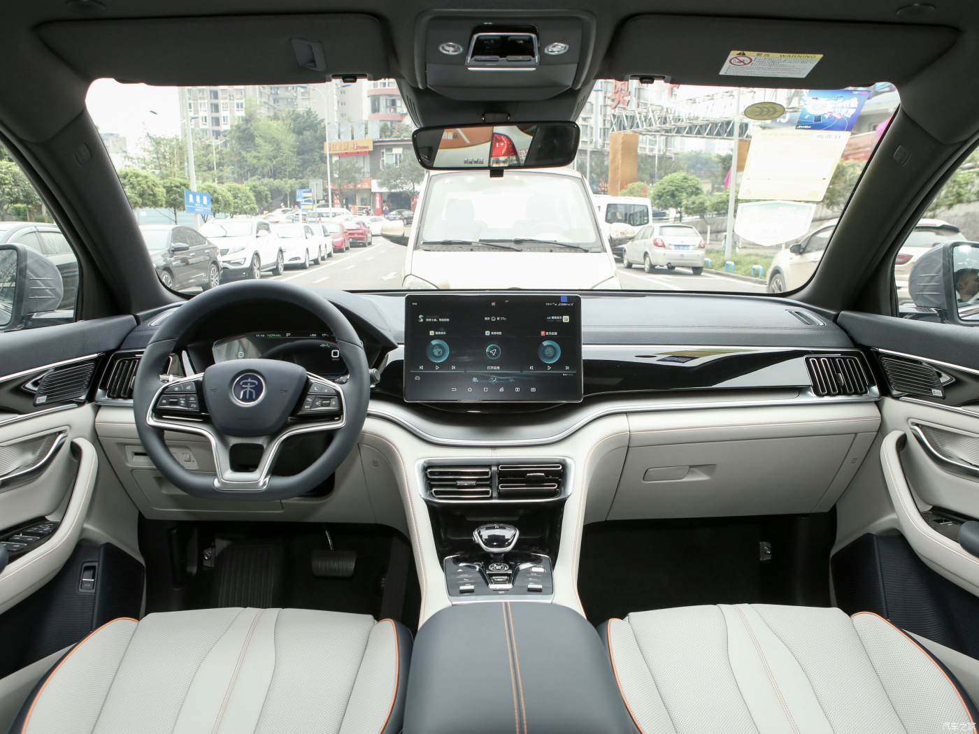 White Color Hybrid Sedans 5 Seats 600KM Electric Small Suv Cars