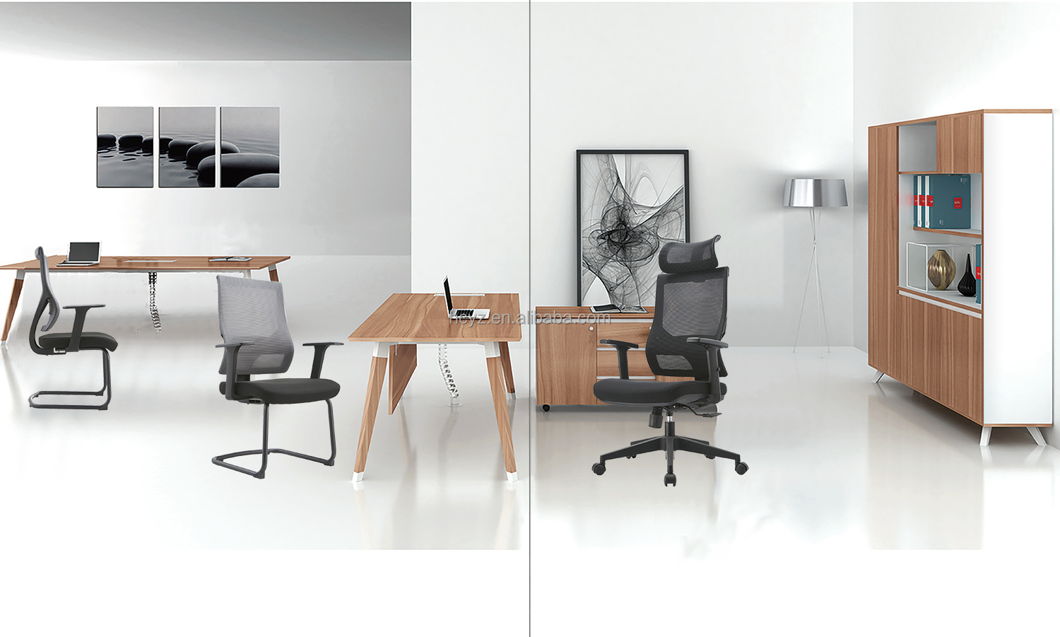 Comfortable Black Fabric Mesh Office Chair with Adjustable Height and Swivel Wheels