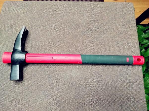 Buy cheap 700g Italy Type Claw Hammer(XK0192)with powder coated surface and rubber handle from wholesalers
