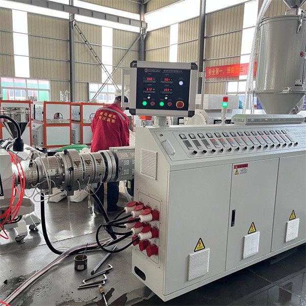 Single Screw Plastic Pipe Extrusion Line Extruder For Plastic Ldpe Extruding Machine