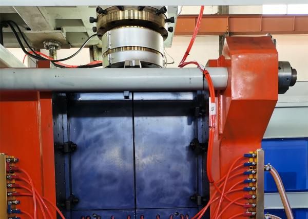 Pallet Robot Plastic Extrusion Blow Moulding Machine 160l Bottle Water Blowing