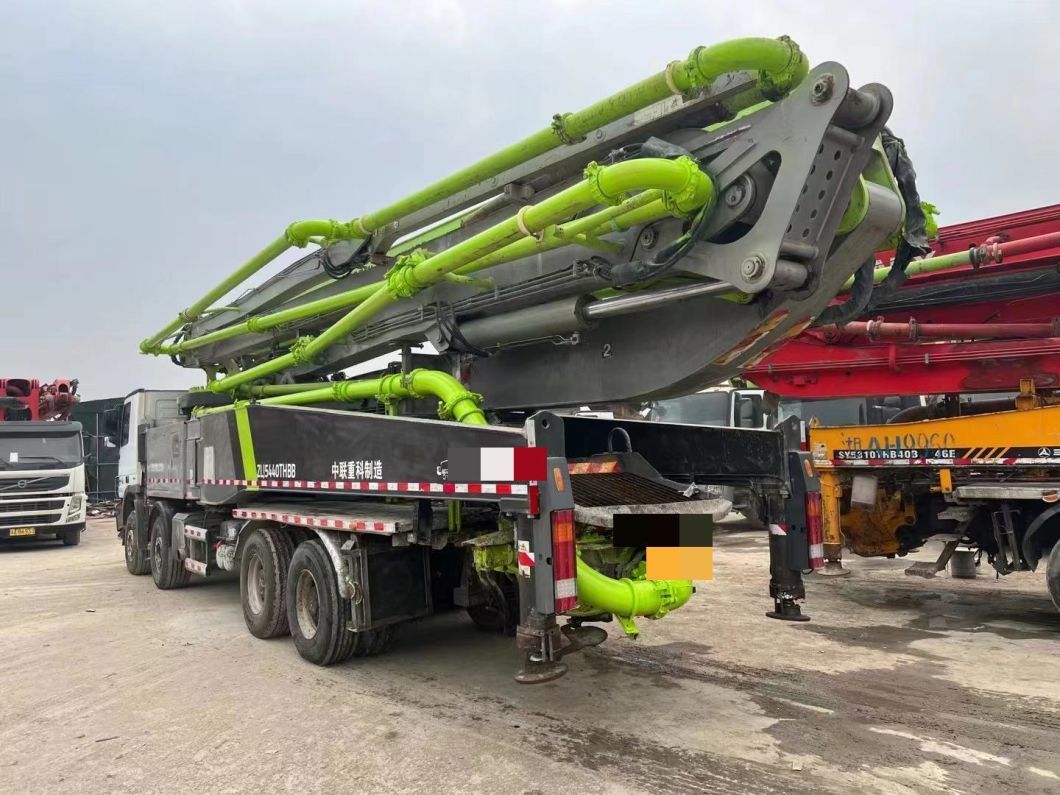 Construction Machine 56 Meter Concrete Pump Truck with 6 Boom Sections