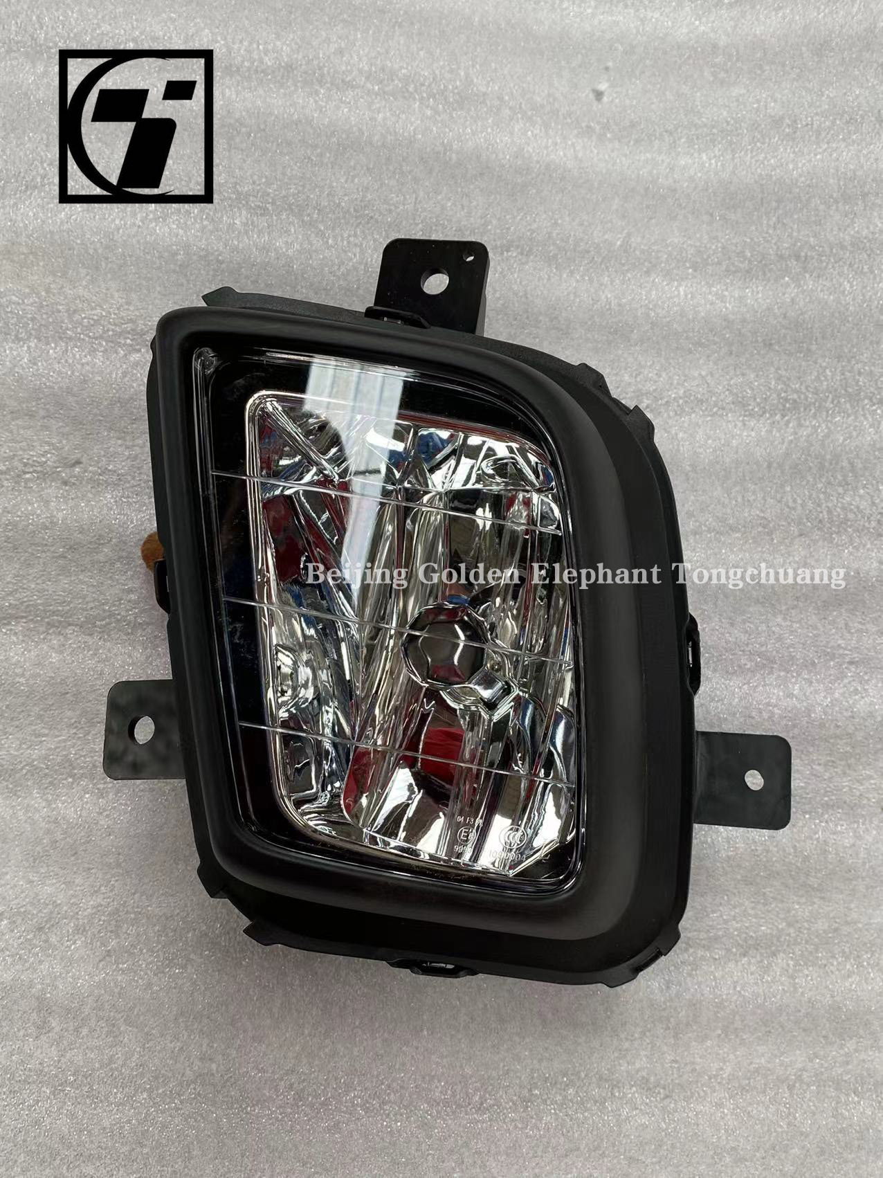 Foton Toano E/S Front Fog Light Assembly V1371020001A0 V1371020002A0 For Replace/Repair