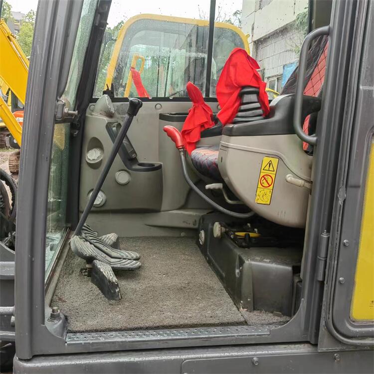 6000 KG Machine Weight Used EC60E Mini Excavator Volvo Main Control Valve in Korea