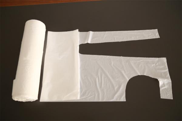 Buy cheap Polythene Disposable Adult Aprons , Unisex Use And Throw Aprons Fluid Resistant from wholesalers
