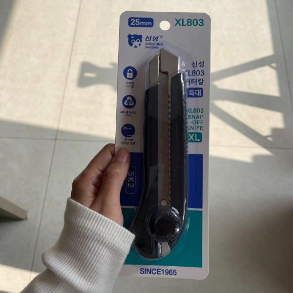 Buy cheap 25mm Plastic Handle Utility Knives With SK2 Carbon Steel Blades from wholesalers