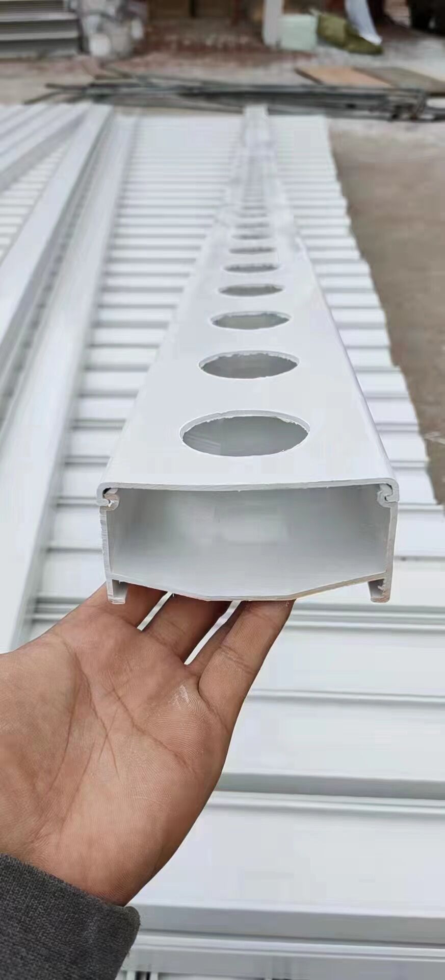 Nursery Greenhouse Hydroponic Pipe NFT Farm with Vertical Aeroponics System Pouch Holes