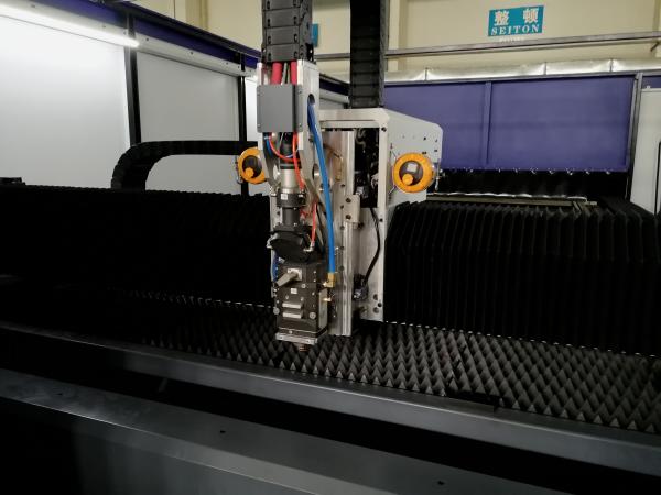 Professional CNC Laser Cutting Machine 380V 50Hz with Automatic Focus Cutting