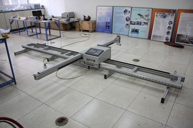 Automatic Metal Cutter Mini CNC Plasma Flame Cutting Machine with light track