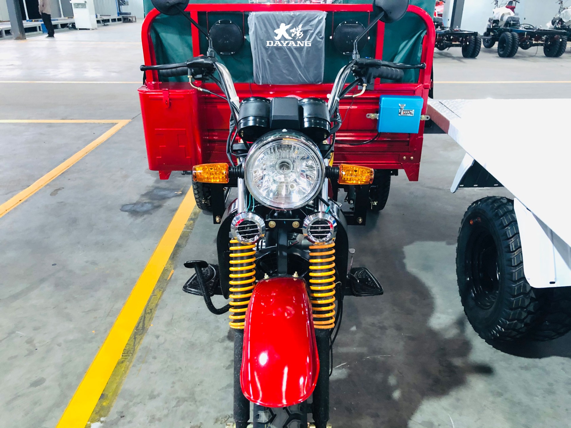 DAYANG 2021 DY-P1 Cargo Tarpaulin Tricycle Models with 40*80 Chassis and 150cc Engine