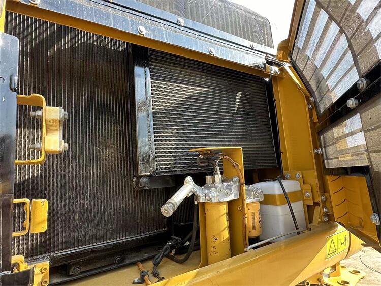 208KW Used Cat 336D2 Excavator with Breaker Hammer in Japan 2000 Working Hours