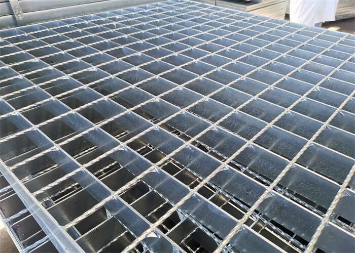 ISO9001 Silver Color Steel Driveway Grates Grating For Road Flyover