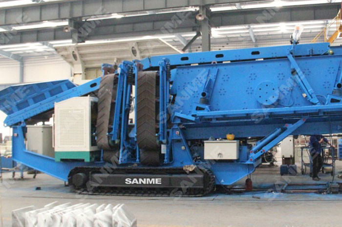 138KW 900t/H Vibrating Stone Mobile Screening Plant