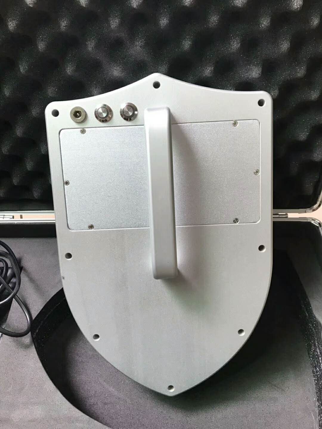 Portable UAV control equipment 800m one key to drive shield GPS / 2.4g/5.8g three frequency UAV jammer Camouflage, white