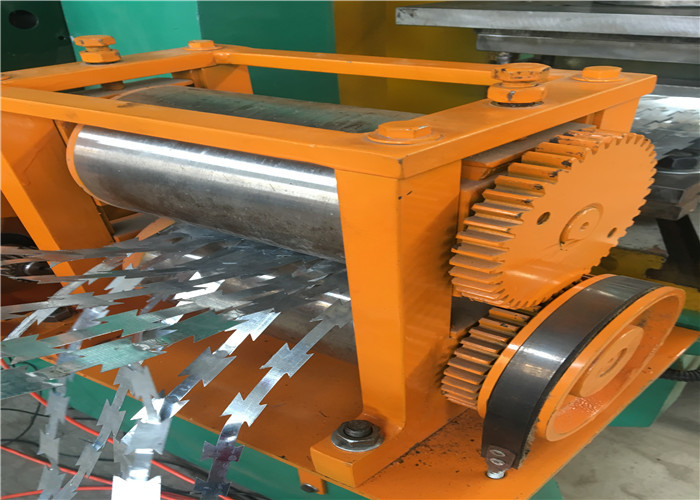 11 Strips BTO-22 280m / H Razor Barbed Wire Making Machine