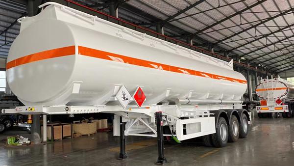 Three Axel 44 Cubic Meters Palm Crude Oil Tanker Trailer Fuel Tanker Semi