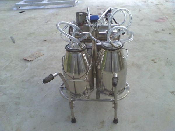 Buy cheap XD32WY-2 twin buckets and Oilless Vacuum pump Electric motor mobile milking machine from wholesalers