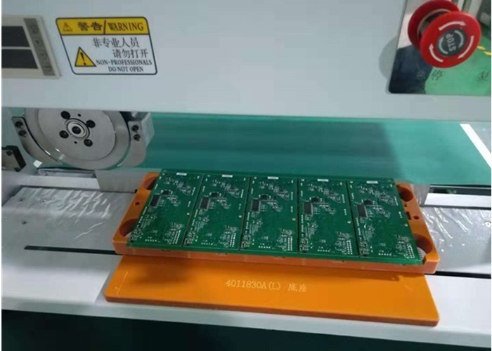 Moving Blade Type PCB Separator Machine PCB Separator Machine 600mm Traveling Distance With Light Curtain