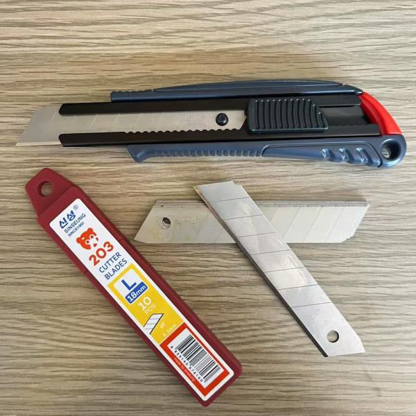 Buy cheap Silver Blade 18mm Cutting Knives for Industrial Applications from wholesalers