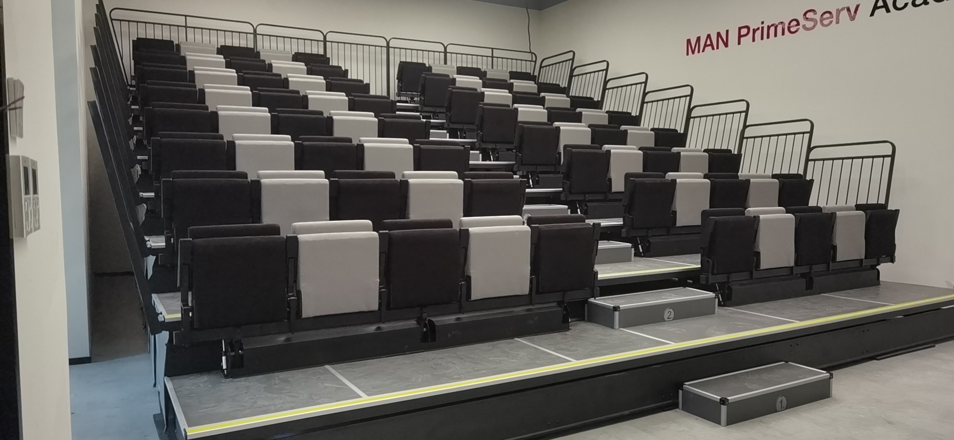 Aluminum Customized Retractable Bleacher Seating With Optional Flooring 5 Years