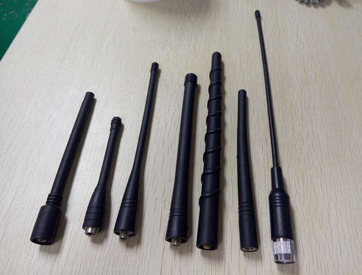 Customized Connector 400-470MHz Talkie Walkie Antenna for Lightweight Communication 0.3kg