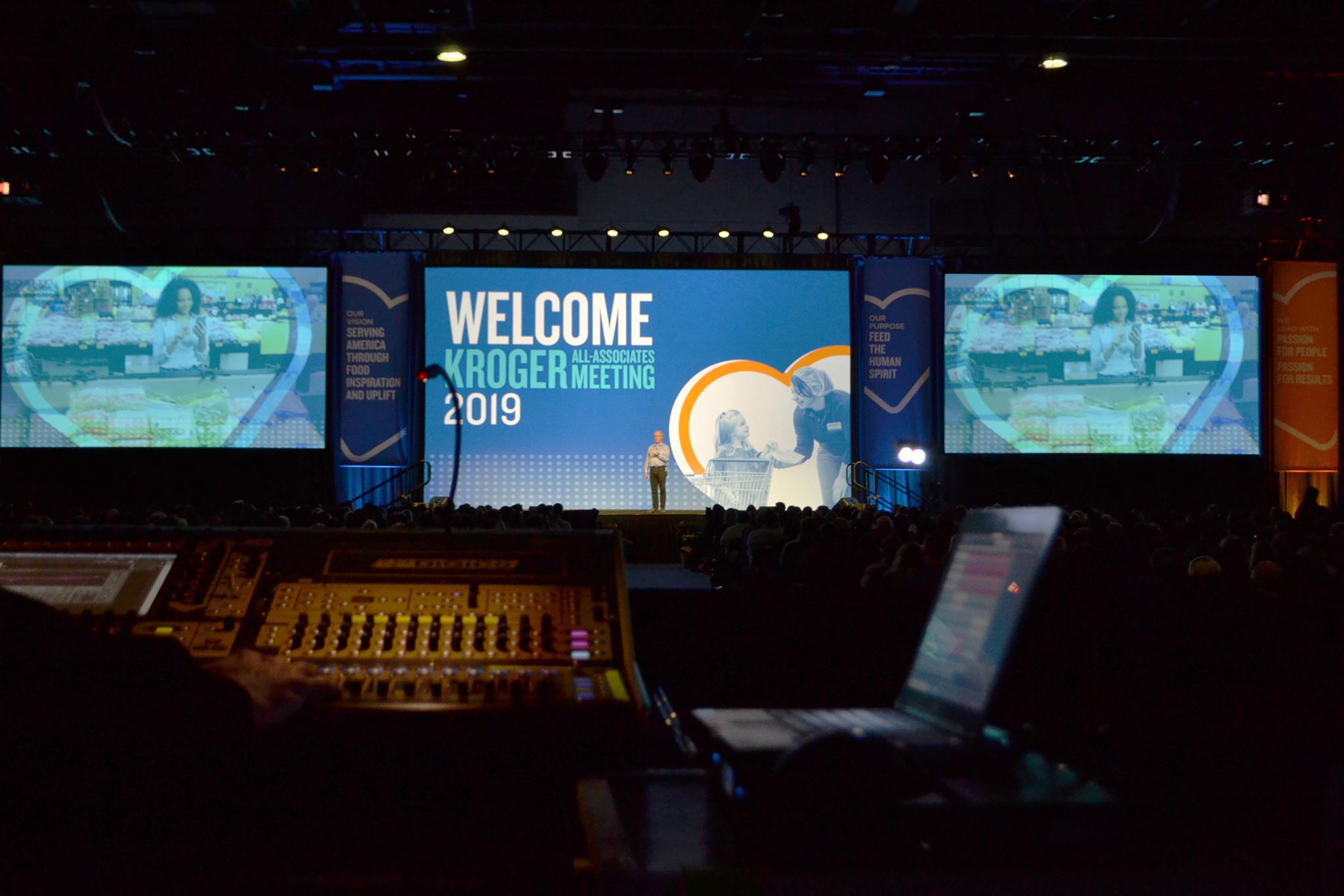 Large Full Color Outdoor Led Display Video Screens Stage 250x250mm