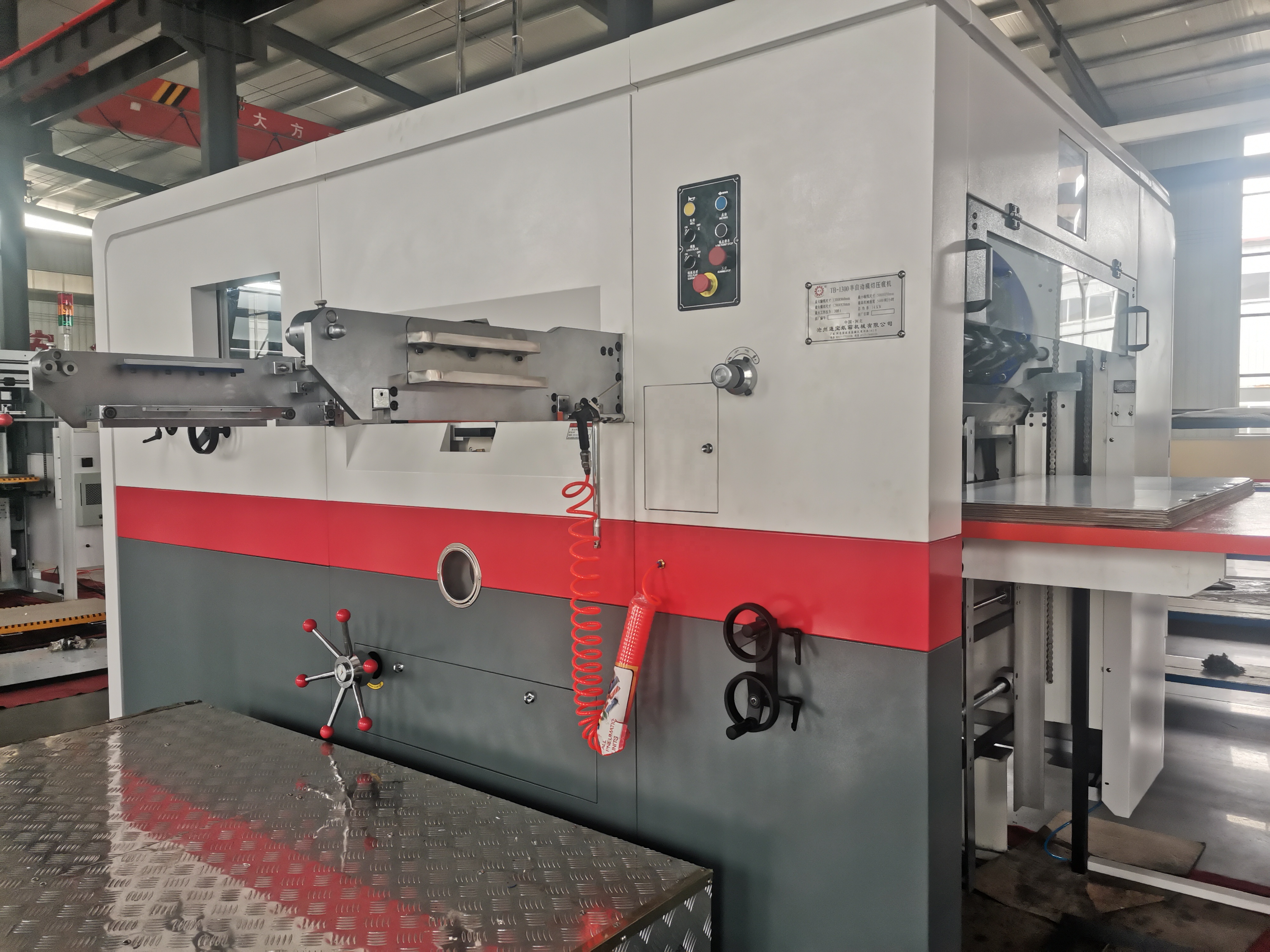 15T Flatbed Die Cutting Corrugated Box Machine MY-1300/1500/1650 for Large-Sized Boxes