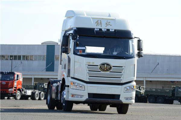 Buy cheap FAW J6P WEICHAI Engine 6 Wheels 4x2 Heavy Trailer Truck Head from wholesalers