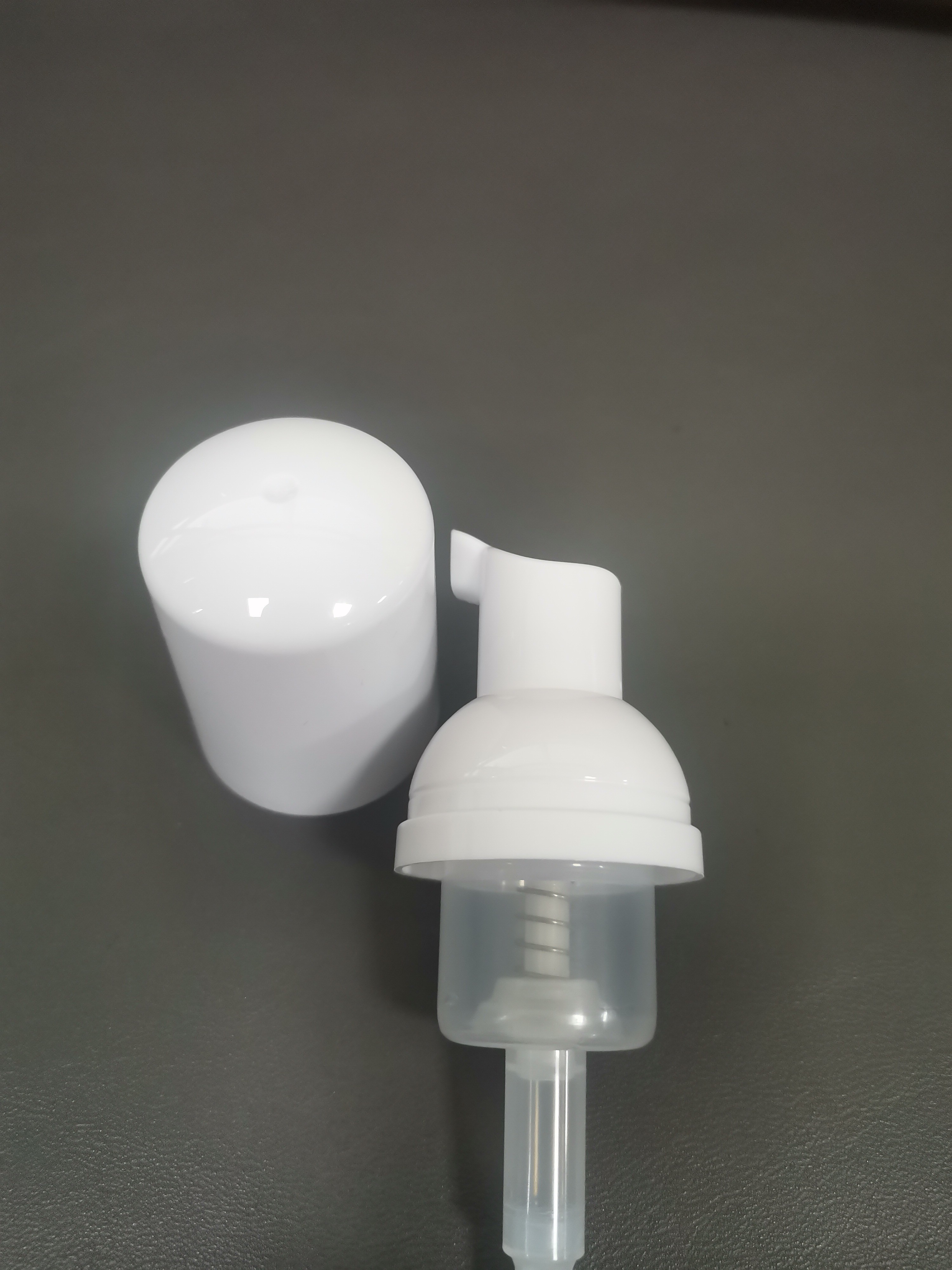 0.4 Cc Foam Output Facial Cleanser for Core Inside/outside Market with transparent /opaque-white overcap