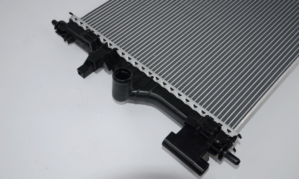 Aluminum Radiator and Plastic Water Tank Perfect for Chevrolet Malibu 1.5T 2012-2019