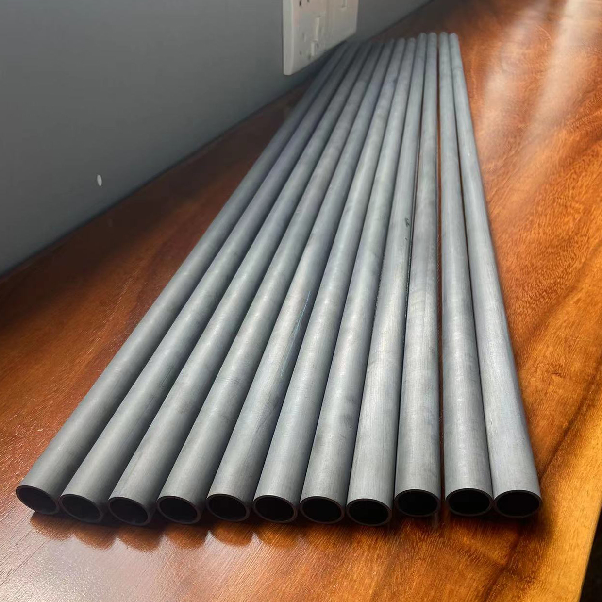 Lightweight Carbon Fiber Billiard Cue with Unilock Design and OEM Tapered Carbon Tubes