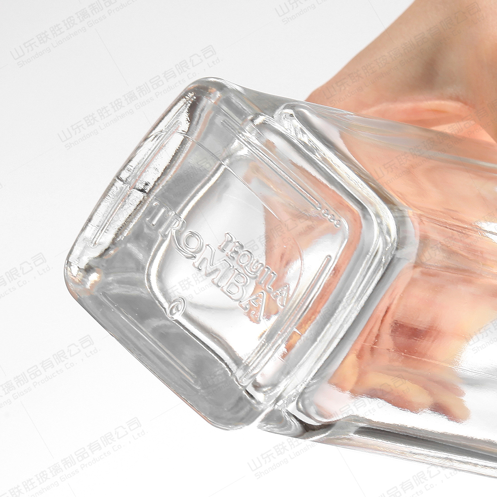 750ml Square Glass Bottle For Gin Whiskey Wine Vodka Healthy Lead Free Material