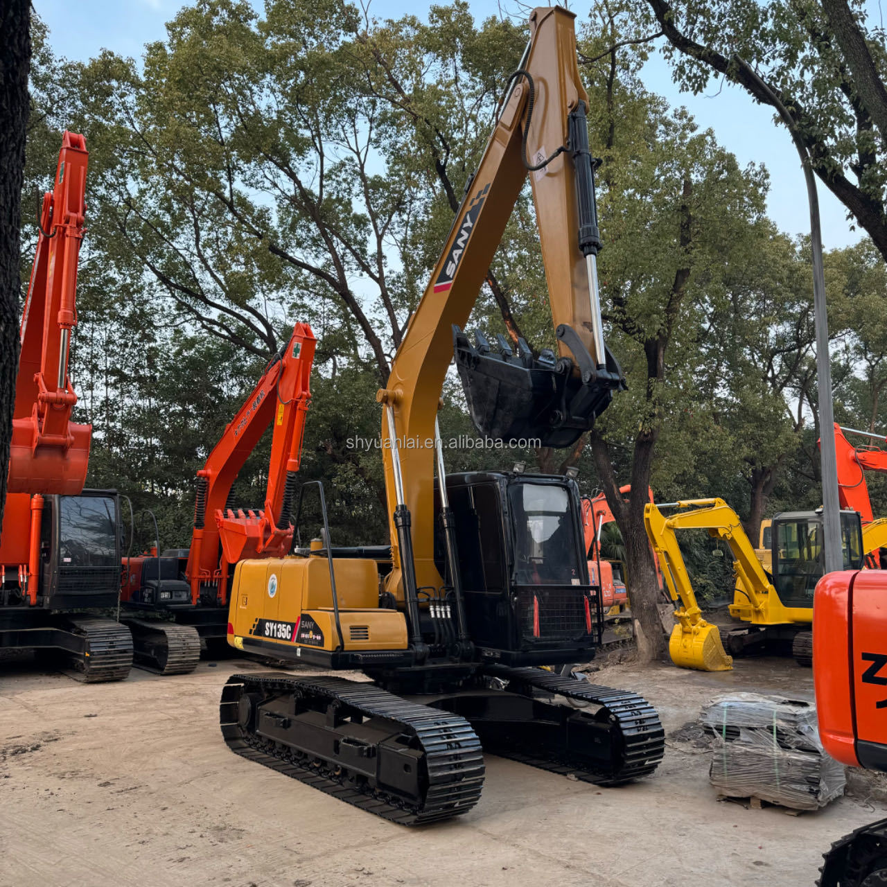 Low price sale of original hydraulic track type Sany SY135 second-hand excavator and hook machine