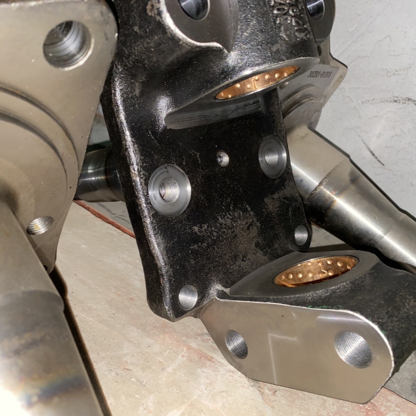 30ZB3-01015 Dongfeng Hercules Heavy Duty Truck Steering Knuckle Assembly / Lambda Shaft Year 2012-
