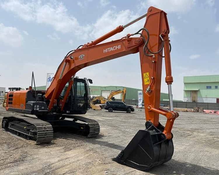 Medium Size Excavator Used 22 Ton Hitachi 220 Excavator ZX220LC